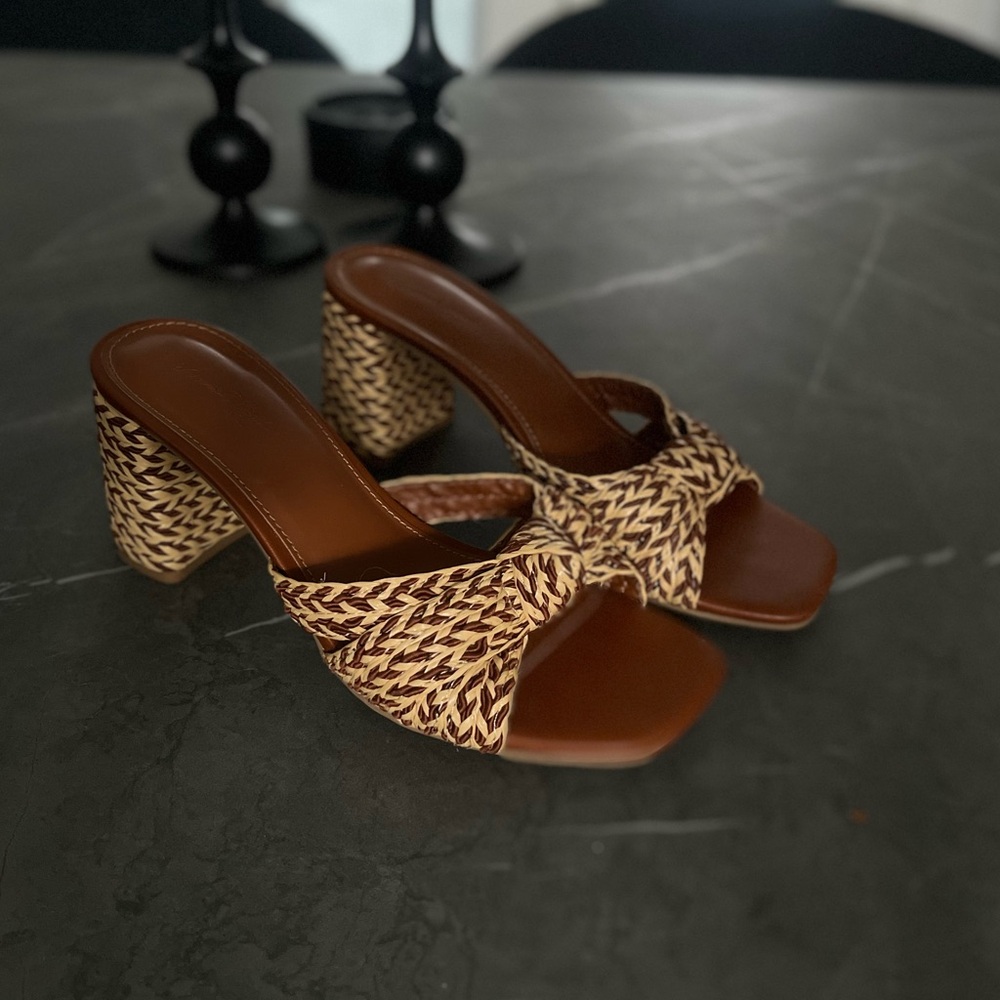 Universal Thread Aaliyah Raffia Strappy Knot Sand… - image 1